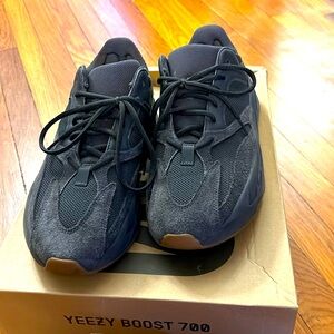 YEEZY BOOST 700 Utility Black